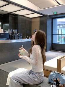 女士纯色白色镂空长袖蕾丝吊带背心，适合初秋叠穿，春季穿着 - 白色 - 查看 4