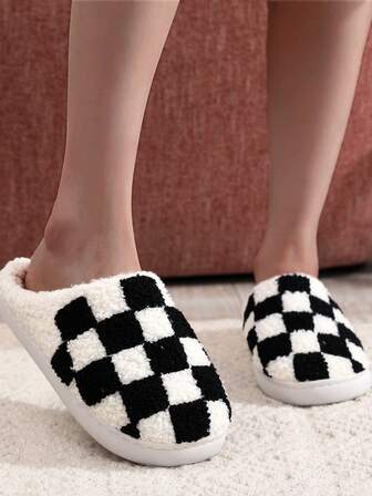 Pantuflas cómodas y cálidas con diseño de tablero de ajedrez en blanco y negro, estilo lindo y de dibujos animados, para invierno