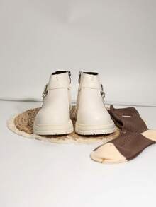 1 Pair Of Fashionable New Round Toe Comfortable And Simple Children's Flat Shoes, Casual Daily Outdoor Low Top Star Short Boots, Suitable For Autumn And Winter Wear