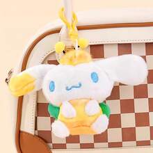 Miniso Sanrio Cinnamoroll 蜜蜂坐姿毛绒衣架，蜜蜂图案，独特坐姿设计，柔软毛绒材质，适合用作钥匙、包包挂饰和生日礼物（1 件） - 彩色 - 查看 3