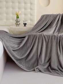 Frazada de Lisa tamaño queen, ultra suave y cálida, diseño minimalista, adecuada para invierno, fácil de limpiar y mantener, perfecta para dormitorio o sala, regalo ideal para cualquier ocasión. - Gris Oscuro - Ver 2
