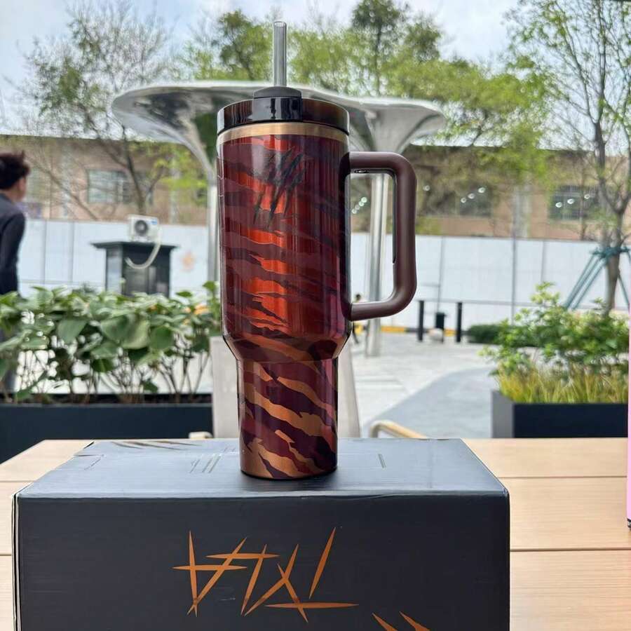 The Best Gifts For Christmas/Halloween. Souvenir GiftsTylaTyger,40OZ Stainless Steel Water Cup, Double-Layer Vacuum Insulated Handheld Cup With Handle And Straw, Suitable For Travel, Home Use, Office Use, Hot And Cold Beverages, Graduation Gifts, Teacher Gifts, Mother's Day Gifts, Birthday Gifts, And Is Also The Best Choice For Gift Giving. - 40oz/Tyla Tyger - 查看 1