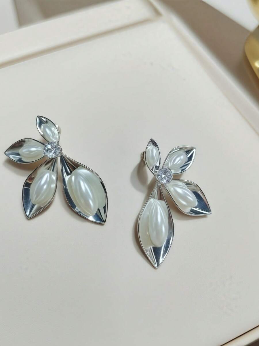 Yellow Gold Floral Earrings With Pearls And Diamonds - Classic Elegance For Special Moments - Perak - View 1