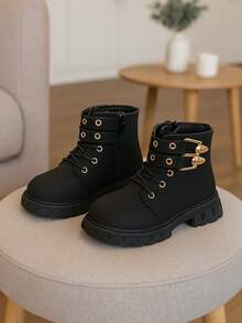 1 Pair Fashion Metal Buckle Decor Girls Short Boots, Minimalist & Chic Back To School Campus Boots, Suitable For Casual Wear, School Uniform, Any Season