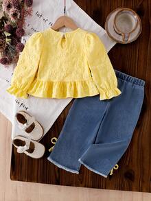 2 件套女婴甜美花卉刺绣荷叶边下摆灯笼袖衬衫和蝴蝶装饰磨边下摆牛仔裤套装 - 黃色 - 查看 2
