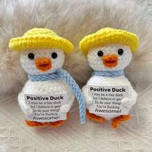 1pc Duck Hand-Woven Plush Doll Ornaments With Encouraging Words Can Be Given As Small Gifts To Friends And Family. Lovely Doll Gift Design And Encouraging Words Are Very Warm And Sweet! These Lovely Dolls Will Always Be Your Friends, And They Will Make You Feel Relaxed And Happy! Home And Desk Decorative Ornaments Cute Knitted Ornaments Are Very Suitable For Home Living Room And Desk