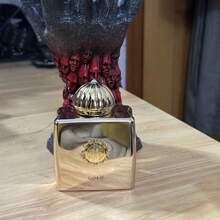 Gold By Amouag-E Is A Floral Aldehyde Fragrance For Women, Long-Lasting And Strong Sillage, Opulent And Intense Scent. - 金子 - 查看 2