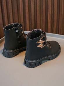 1 Pair Fashion Metal Buckle Decor Girls Short Boots, Minimalist & Chic Back To School Campus Boots, Suitable For Casual Wear, School Uniform, Any Season