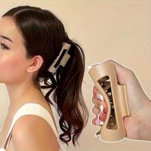 1个柔软硅胶发爪夹,强力防滑,表面光滑,有棕色/红色/黑色/白色可选,男女通用设计,适合日常佩戴、健身、旅行和正式场合,轻柔取下不伤发,时尚现代的发饰,是情人节和圣诞节的完美礼物,也是浴室用品、旅行和浴室装饰的理想之选。 - 彩色 - 查看 3