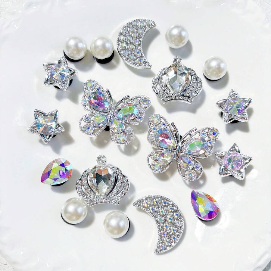 18 件鞋配件（超闪亮激光蝴蝶、月亮、皇冠、星星）易于拆卸的 DIY 装饰，适用于女士凉鞋、鞋子、玛丽珍鞋、花园鞋、木屐、人字拖和沙滩包 - 节日、派对和特殊场合的完美礼物。