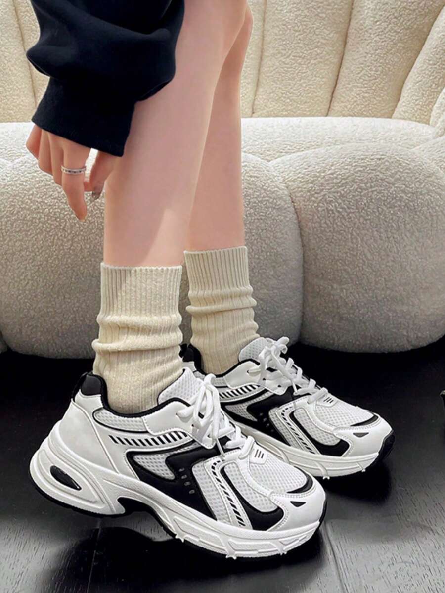 New Women Casual Sneakers, Chunky Sneakers, Shoes, White Shoes, Lace-Up Round Toe Mixed Material Breathable Versatile Printed Graffiti College Style Student Outdoor Hiking Casual Commuting Shoes - 黑色 - 查看 1