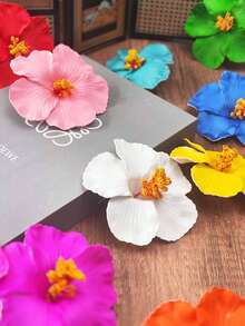 12个随机颜色芙蓉花发夹，Y2K风格发夹，夏威夷花朵发夹，动漫人物角色扮演人造花发夹，夏季鸡蛋花发夹，适合假日海滩派对、夏季热带花朵发饰、婚礼派对、送给女孩的节日礼物，发夹，发爪，发卡