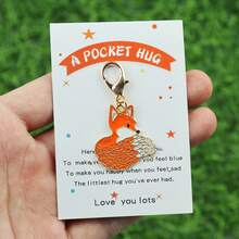 1pc/2pcs/5pcs Fox & Daisy Keychains With "A POCKET HUG" Comfort Card - Cute Animal Keychain, Ideal For Birthday, Wedding,Cheer-Up & Friendship S,Perfect For Friend,Family,Daily Bag Charms And Backpack Decoration,Suitable For Men And Women. Halloween Accessories Teachers Day Christmas Gift Ideas Bag Accessories Lanyards With Id Holder Car Accessories
