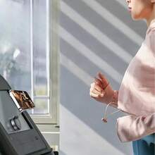 Vakuum Magnetische Handyhalterung, faltbare Saugnapf Autohalterung, 360° drehbare magnetische Halterung, kompatibel mit Autos, Fitnessstudios, Spiegeln, glatten Oberflächen, universell passend für Smartphones, sicher und stabil, einfach zu installieren, ideal für tägliche Fahrten, Reisen, Familienurlaub, Weihnachtsgeschenk, modisches Auto-Zubehör, perfekt für Weihnachten, Thanksgiving, Schulanfang, verbessert Autoinneres, platzsparende Lösung, beliebt bei Fahrern, Studenten, Geschenk für Freunde, Familie.