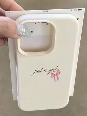 1pc White Matte Textured Personalized Simple Letter & Pink Bow Slogan Phone Case, Suitable For IPhone 16 Pro Max, 15, 14 Plus, 13, 12, 11