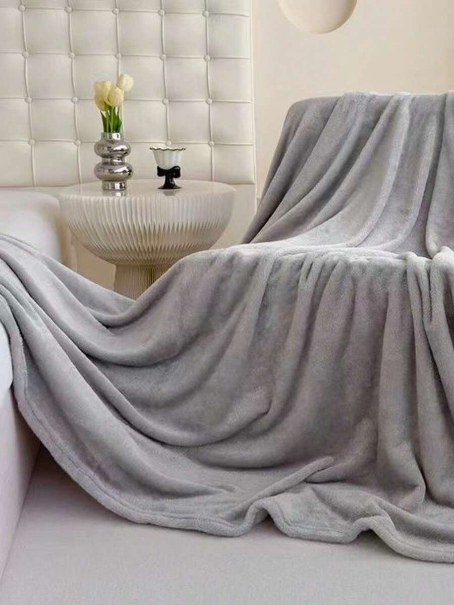 Frazada de Lisa tamaño queen, ultra suave y cálida, diseño minimalista, adecuada para invierno, fácil de limpiar y mantener, perfecta para dormitorio o sala, regalo ideal para cualquier ocasión. - Gris Claro - Ver 1