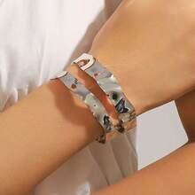 1pc Unique Curved Smooth Open Bangle Bracelet, Suitable For Women, Made Of Alloy Material, Suitable For Daily, Party, Christmas, Halloween Accessories And Gifts