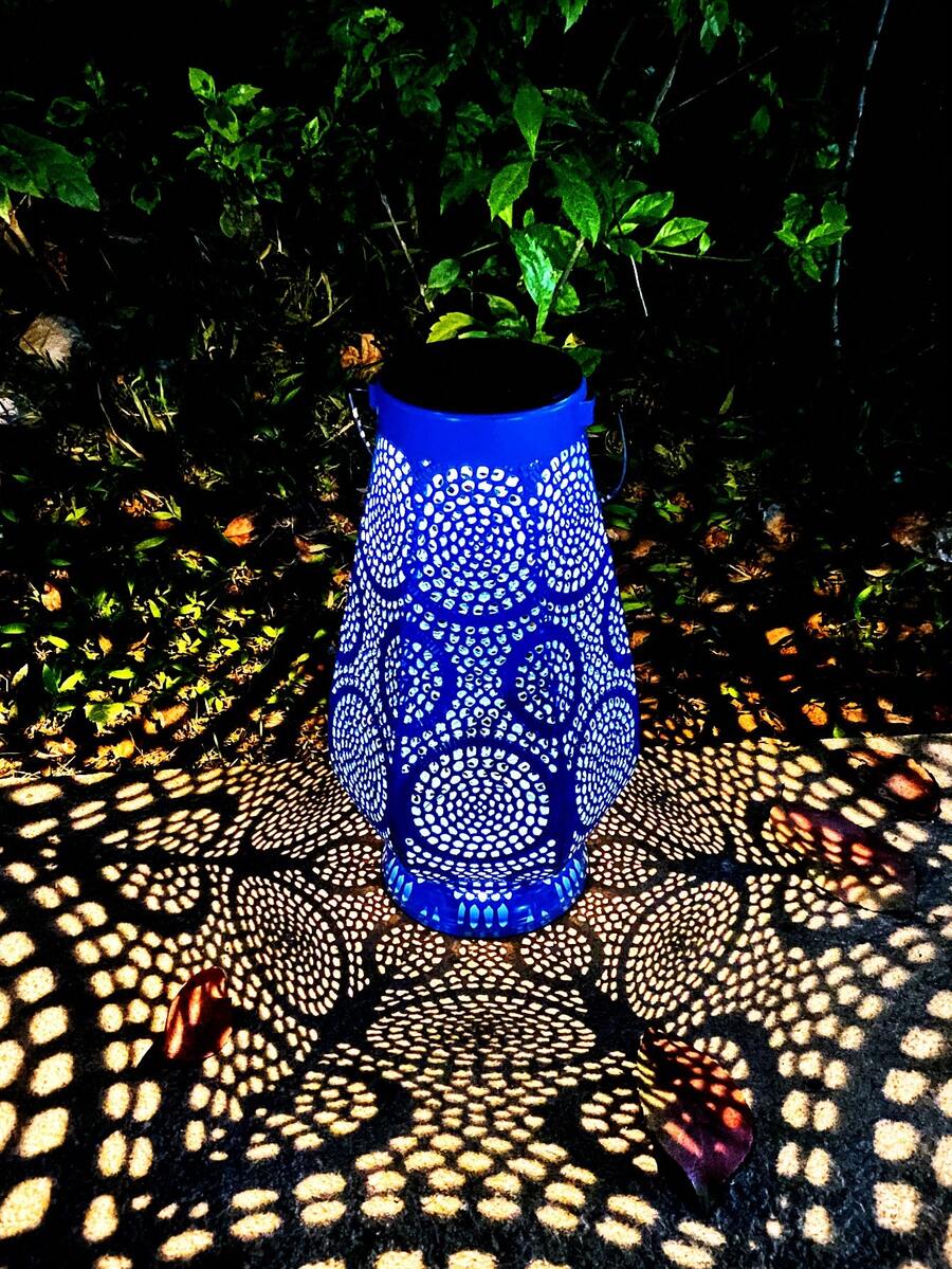1 pezzo, 20 - 60cm, Lanterna solare in metallo, Motivo traforato, Proietta ombre artistiche, Stile boho-alla moda, Risparmio energetico. Perfetta per Natale, Pasqua, Ognissanti; Feste in giardino, Matrimoni, BBQ in cortile; Patio, Prato, Albero, Vialetto; Primavera, Estate. Decorativa da appendere
