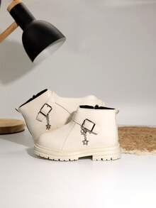 1 Pair Of Fashionable New Round Toe Comfortable And Simple Children's Flat Shoes, Casual Daily Outdoor Low Top Star Short Boots, Suitable For Autumn And Winter Wear