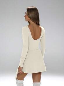 FWH 经典设计，圆领长袖廓形，腰间系带蝴蝶结细节，修身剪裁，弹力腰带和A字版型凸显腰线，同时修饰臀部线条，功能性强，百搭实用，可轻松从职场过渡到瑜伽练习，适合办公室穿着的瑜伽连衣裙，修饰臀部线条，经典复古运动连衣裙，春季必备 - 杏色 - 查看 2