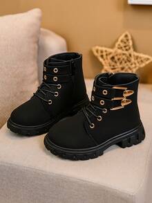 1 Pair Fashion Metal Buckle Decor Girls Short Boots, Minimalist & Chic Back To School Campus Boots, Suitable For Casual Wear, School Uniform, Any Season