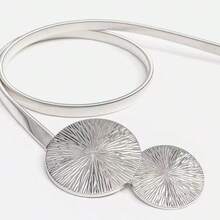 这款优雅的银色弹簧腰带，适合所有季节，是一款性感百搭的都市时尚单品。 - 銀色 - 查看 4