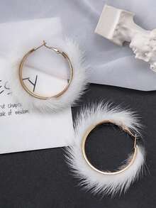 一对仿皮草耳环，欧美风格，展现女性夸张而别致的优雅气质，适合秋冬季佩戴。 - 彩色 - 查看 1