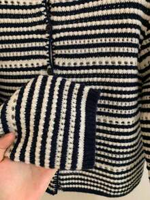 女士休闲黑白条纹拼接镂空针织开衫，时尚设计，宽松休闲上衣，女士秋季服装