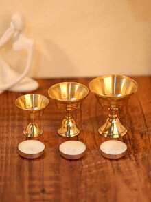 1 Peça/1 Conjunto Suporte de Vela de Chá de Latão Decoração para Casa Castiçal de Manteiga Castiçal de Lâmpada de Óleo de Cobre. Para Decoração de Quarto/Decoração de Casa/Decoração de Mesa, Melhor Presente para Amigo/Presente de Inverno/Dia de Ação de Graças/Natal/Halloween, Suprimentos Casuais Diários para Festa, Velas Brancas, Simples, Elegante, Atmosférico, Velas Românticas para Casamento e Mesa, Podem Ser Usadas como Festa de Aniversário, Cafeteria, Sala de Estar, Sala de Jantar