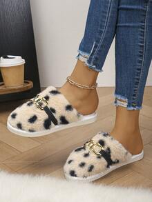 1 Pair Leopard Print Faux Fur Soft Slip-On Slippers With Metal Decor, Comfortable Fluffy House Slippers, Casual Wear For Women, Autumn/Winter, Random Leopard Pattern