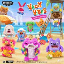 Spin Master ​ 假期系列：限量版丑萌海滩怪兽毛绒玩具 - 逼真牙齿、复古泳装和收藏级恶作剧（适合 4 岁及以上）​​