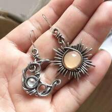 Vintage Butterfly Earrings Sun And Moon Earrings For Women Moon Moth Earrings Long Crystal Earrings Vintage Gothic Style Jewelry - 顏色 4 - 查看 3