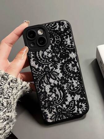 1pc Fashionable Personalized Lace Flower Printed Pattern With Independent Button IMD Shockproof Anti-Slip Black Phone Case Compatible With IPhone 16 ProMax/16/16 Pro/16 Plus/15/15 ProMax/15 Pro/11/12/13/14 ProMax/11 Pro/11 ProMax/12 Pro/12 ProMax/13 Pro/13 ProMax/14 Pro/14 ProMax, High-End Creative