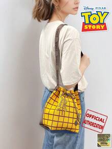 【官方授权】WOODY 格纹斜挎包，时尚抽绳包，适合日常斜挎使用，独特设计，适合旅行购物，日常搭配，馈赠朋友的绝佳礼物 - 棕色 - 查看 8