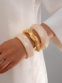 متعدد الألوان