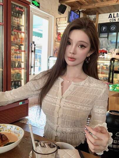 เสื้อคลุมคาร์ดิแกนลูกไม้สีขาว ติดกระดุมด้านหน้า แต่งระบายจับจีบ แขนยาว สไตล์ฝรั่งเศสสุดหรู เข้ารูปพอดีตัว เสื้อตัวบนลำลองอเนกประสงค์สำหรับผู้หญิง ฤดูใบไม้ร่วง