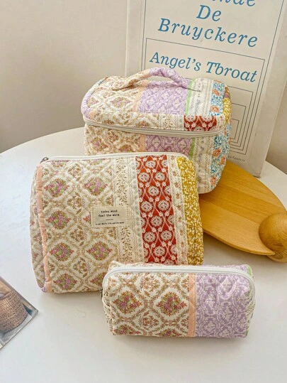 1个棕色拼布花卉绗缝化妆包，便携大容量，带拉链，适合旅行度假，可收纳卫生巾、护垫、钥匙、有线耳机、充电器、口红、化妆品、香水、化妆刷等，是护肤美容产品的理想收纳包。适合女性，是圣诞节、新年礼物、圣诞礼物、小手提包、化妆品收纳包、化妆刷收纳包、迷你化妆包、大容量化妆包等。