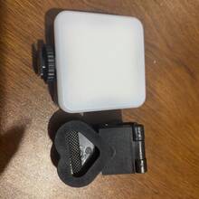 1pc Portable Mini Clip-On Fill Light, White Light Portable LED Video Light, Camera And Camcorder Video Recording, For Photo Selfie Video Recording, Zoom Meetings, Interviews, Live Streaming, Video Logging, Family Gatherings, Christmas Party Shooting, Hand-Held Selfies, Outdoor Activities