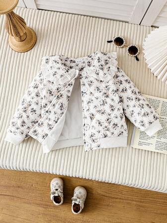 Damjacka med blommig volangkrage och långärmad design, höst/vinter, mjuk och delikat, mild och söt, blommig bomullsjacka med volangkrage och spetskant, bedårande och charmig