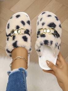 1 Pair Leopard Print Faux Fur Soft Slip-On Slippers With Metal Decor, Comfortable Fluffy House Slippers, Casual Wear For Women, Autumn/Winter, Random Leopard Pattern