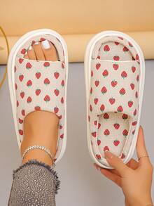 Pantoufles femme confortables à motif fraise avec semelle épaisse, semelle souple antidérapante pour l'intérieur, base crème, convient pour l'automne/l'hiver - Base abricot-petite fraise rouge - Voir 5