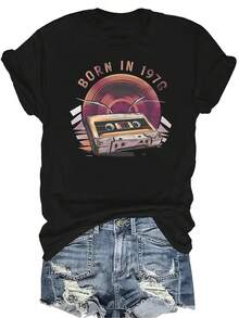 Camiseta de manga corta unisex de verano casual y transpirable con diseño de cinta de casete y "NACIDO EN 1976", cuello redondo, estilo versátil y adecuada para adolescentes y adultos - Negro - Ver 1