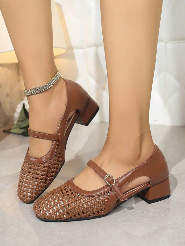 2025 Nuovi Scarpe Mary Jane stile francese vintage in marrone intrecciato e traforato, punta quadrata, tacco medio, cinturino, decorazione fibbia stile cinese, adatte per l'ufficio