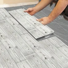 12/24/36 piezas Baldosas de piso de grano de madera gris y blanco impermeables y antideslizantes, pegatinas de piso de PVC, adecuadas para cocina, baño, sala de estar, renovación, patrón a rayas de moda, uso en interiores, decoración de pared con impresión de arte rectangular