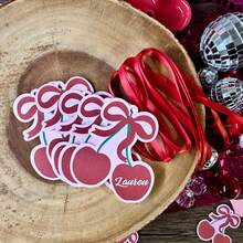 10 pezzi/25 pezzi/50 pezzi/100 pezzi Coriandoli a forma di ciliegia, etichette regalo a forma di ciliegia, etichette regalo per il ritorno a scuola (senza accessori) - etichette per bomboniere, adorabili etichette decorative a forma di ciliegia per il ritorno a scuola, laurea, compleanno, matrimonio, festa della frutta, addio al nubilato