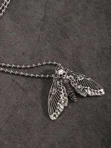 Vintage Gothic Style New Skull & Moth Pendant Necklace, Retro European & American Animal Charm Necklace For Men And Women