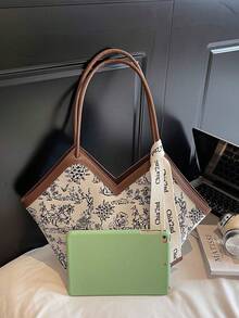 Chiếc túi xách thời trang hoàn toàn mới này có thiết kế phối màu tương phản và họa tiết dập nổi tinh tế. Túi có dung tích lớn, hai quai xách và một quai đeo vai, phù hợp cho du lịch, mua sắm, đi làm và phối cùng khăn quàng cổ. Thiết kế phối màu tương phản lấy cảm hứng từ tranh thủy mặc Trung Quốc toát lên vẻ đẹp thanh lịch, đặc biệt thích hợp cho mua sắm, du lịch và nhiều dịp khác nhau. - Nhiều màu - Xem 7