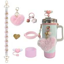 7 pièces Ensemble d'accessoires de tasse multicolore, convenant pour les accessoires de tasse de 40 onces, ensemble de tasse en silicone multiflash, comprenant un couvercle de paille en forme de cœur, une sangle de tasse en osier, un pendentif en boule rose en forme de cœur et un ensemble d'accessoires en forme de patte de chat