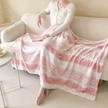 1pc Colorblock Striped Flannel Blanket, Textured Jacquard Design, Soft & Comfortable, Suitable For All Seasons, Office Nap, Bedding, Or Lap Throw, Elegant Bedroom Decor, Versatile Throw Blanket For Adults, Pets, Office, Outdoor Camping, Holiday Gift, Available In Multiple Sizes