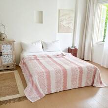 1pc Colorblock Striped Flannel Blanket, Textured Jacquard Design, Soft & Comfortable, Suitable For All Seasons, Office Nap, Bedding, Or Lap Throw, Elegant Bedroom Decor, Versatile Throw Blanket For Adults, Pets, Office, Outdoor Camping, Holiday Gift, Available In Multiple Sizes